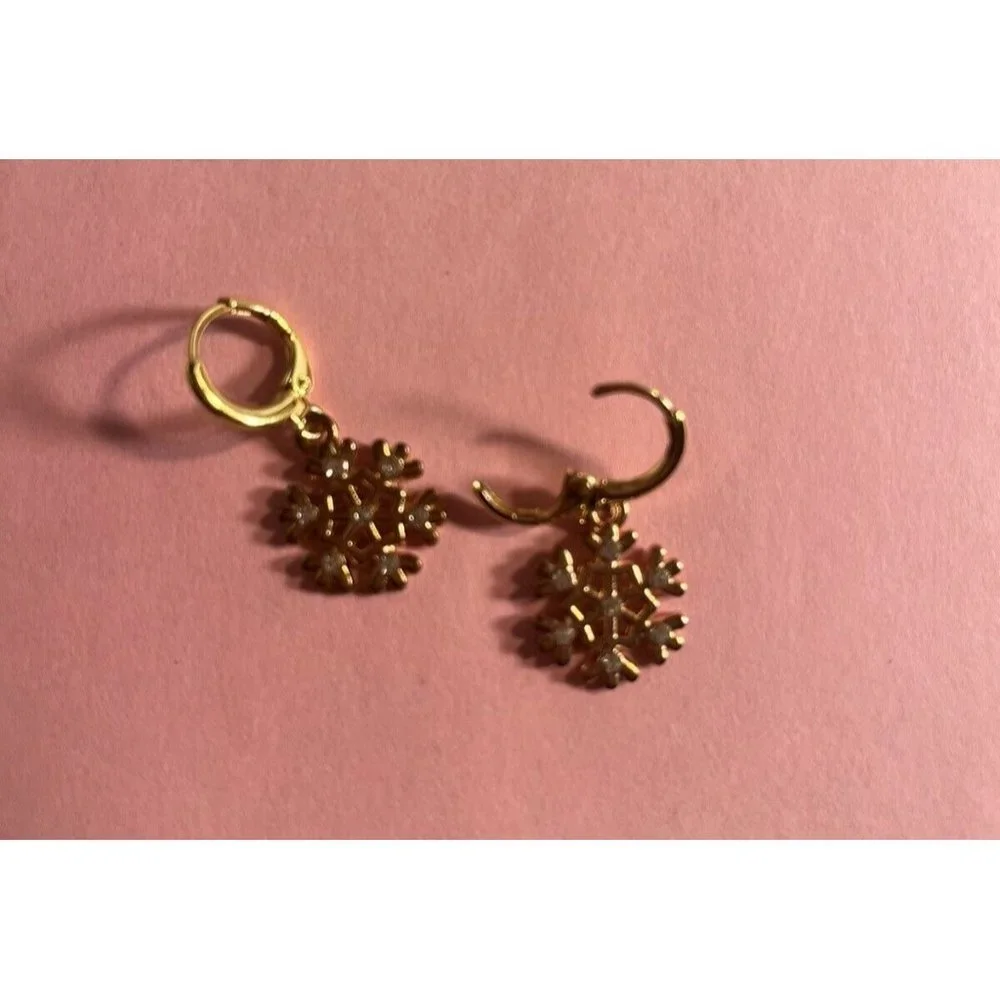 Snowflake Dangle Earrings Gold Tone Rhinestone‎ Holiday Winter Christmas